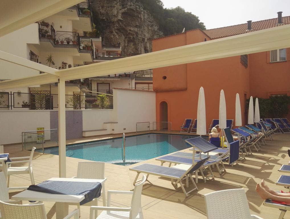 Hotel Villa Maria Sorrento Bagian luar foto